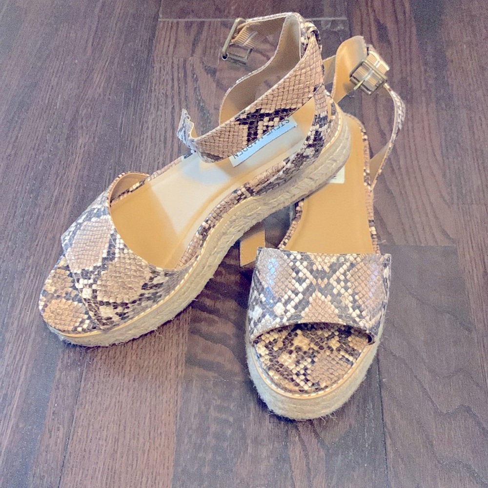 Steve Madden Snakeprint sandals